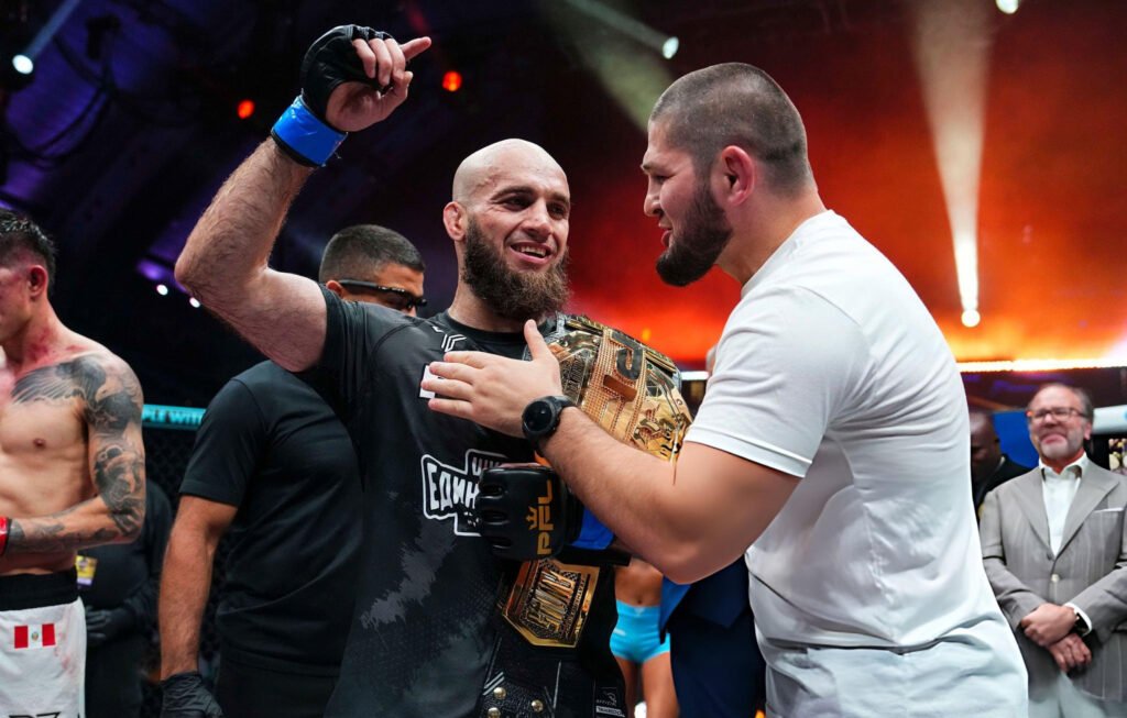 snapwordz.com-3k-cdM0ELVYG4-1024x653 Khabib Nurmagomedov'un takım arkadaşı Movlid Khaybulaev, doping ihlali nedeniyle PFL tüy siklet unvanından mahrum bırakıldı.