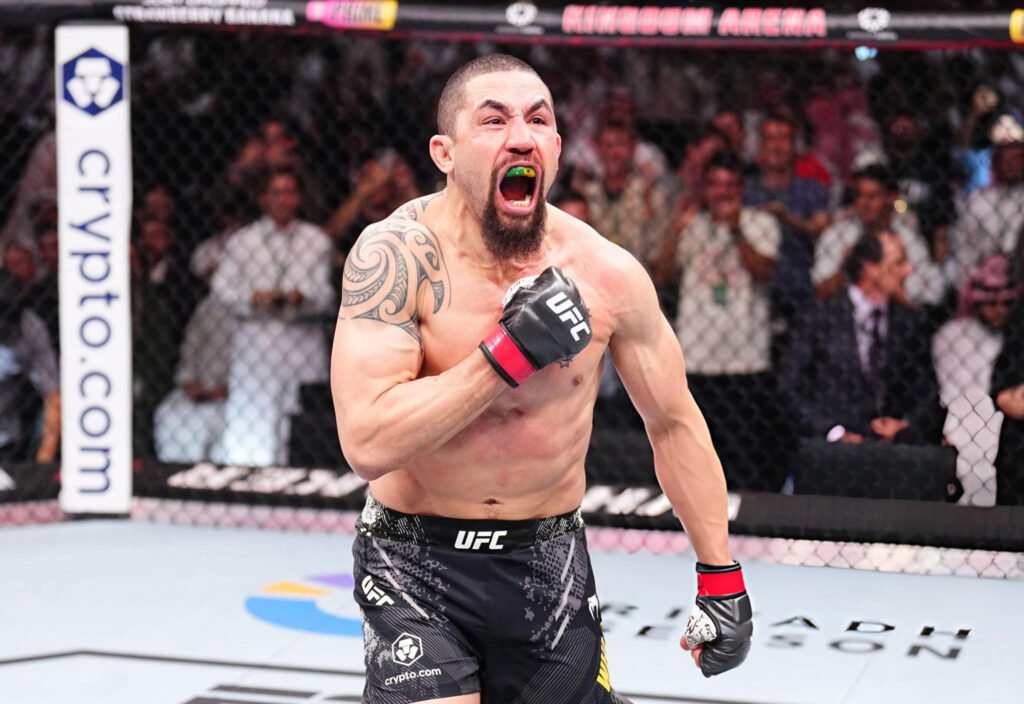 snapwordz.com-3k-xWM4mJHKDE-1024x704 Robert Whittaker Emeklilik Sonrası Boksa Açık Kapı Bıraktı!